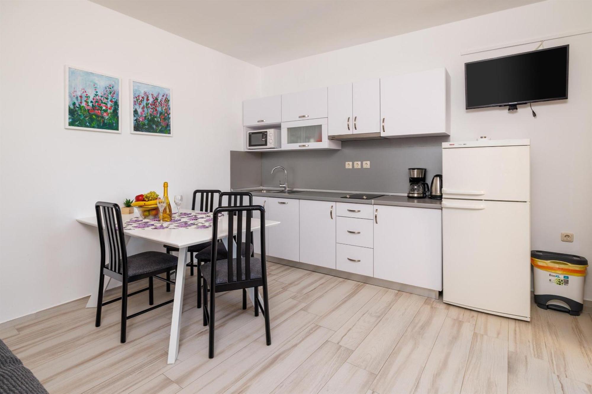 Ruzica F Apartment Lopar