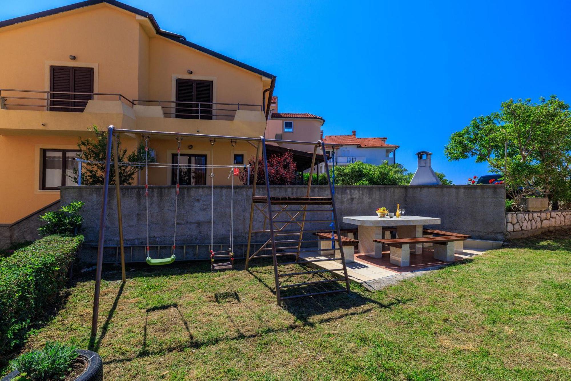 Ruzica F Apartment *