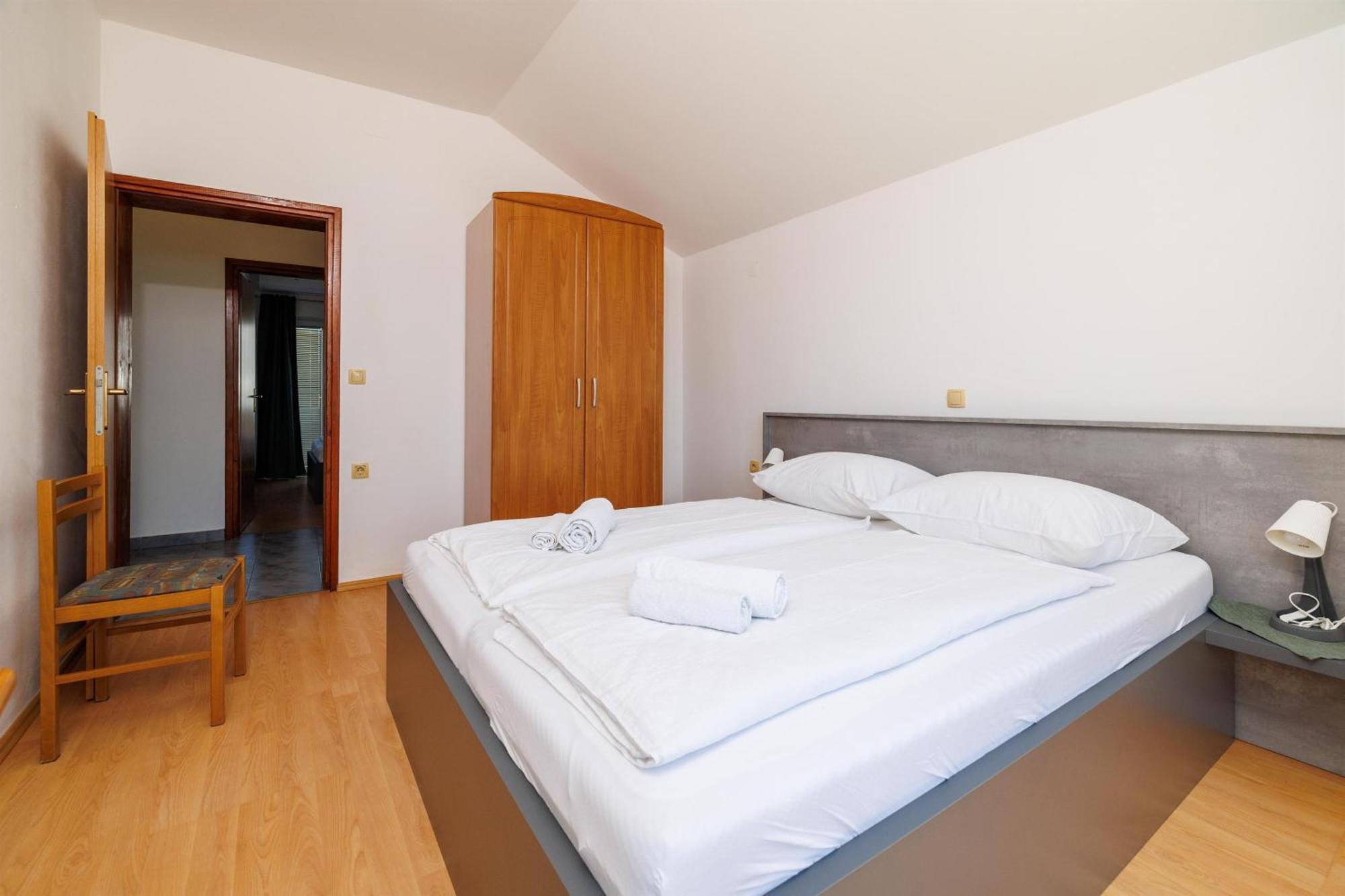 Ruzica F Apartment Lopar