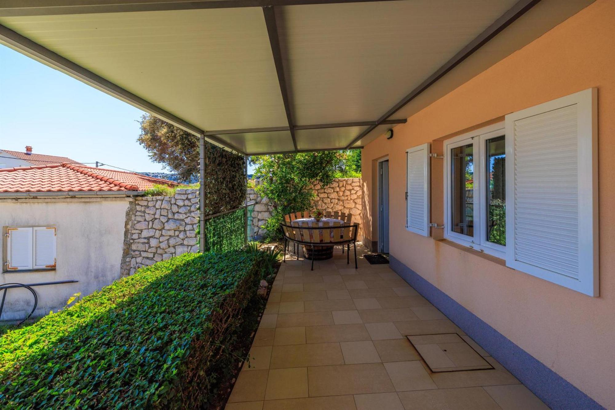 Ruzica F Apartment