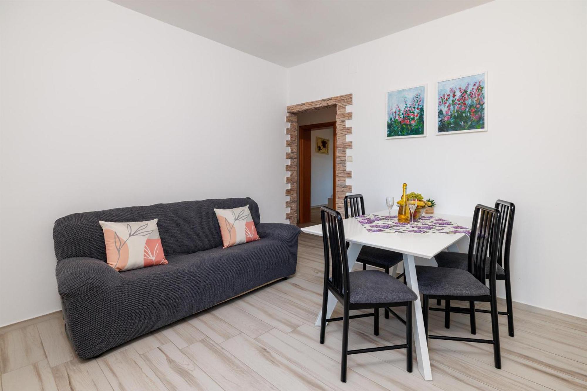 Ruzica F Apartment